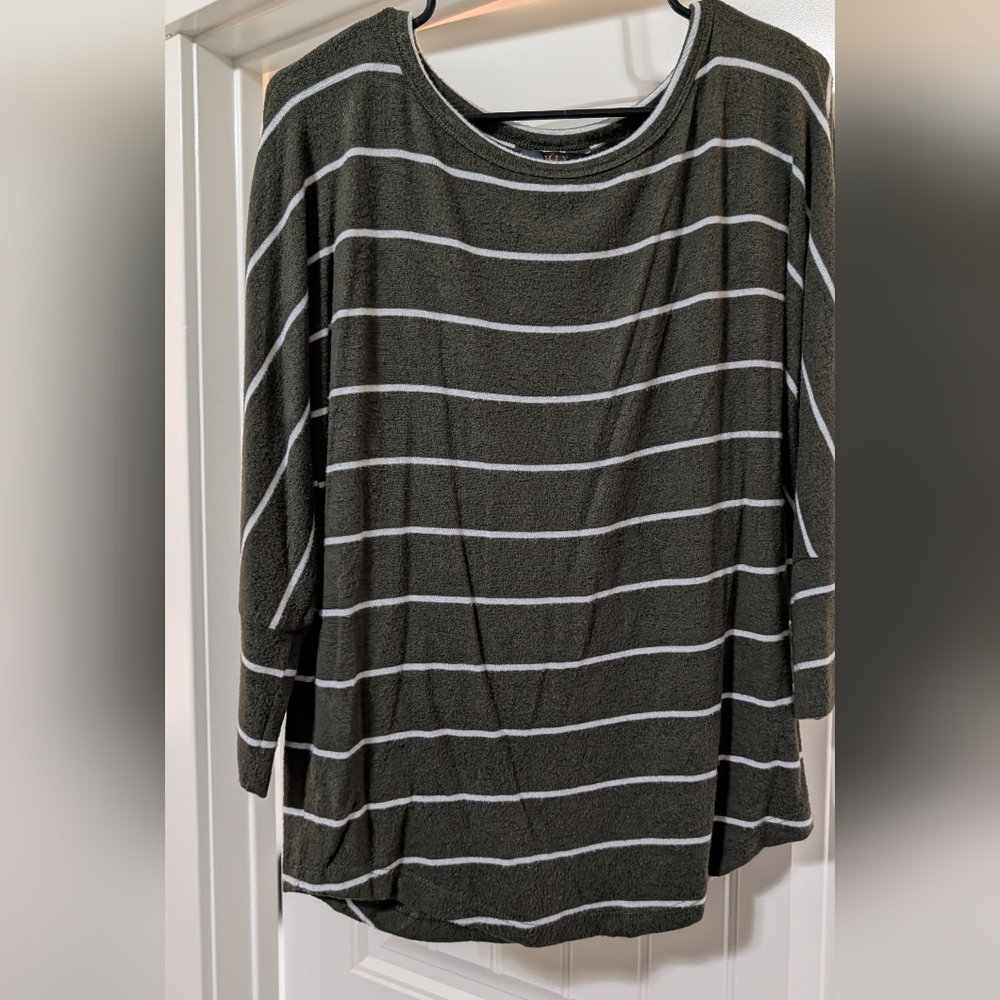 Mi Gray and White Knit Sweater